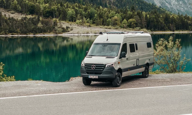 AHEAD BY A LENGTH: THE HYMER GRAND CANYON S 700